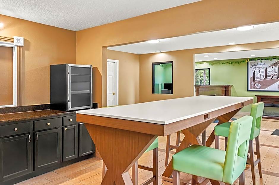 Super 8 by Wyndham Cincinnati OH