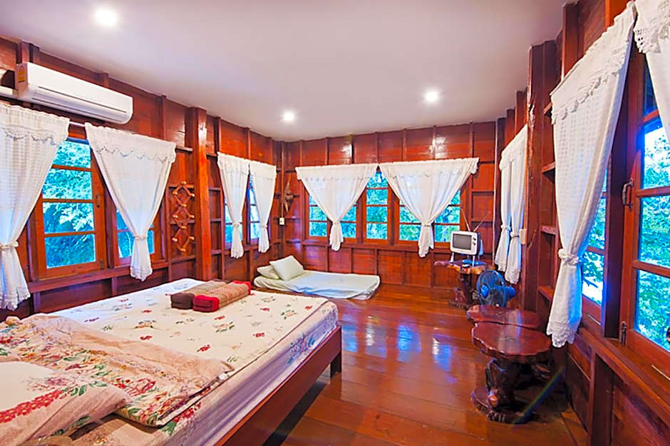 Baanmai Phaipa House