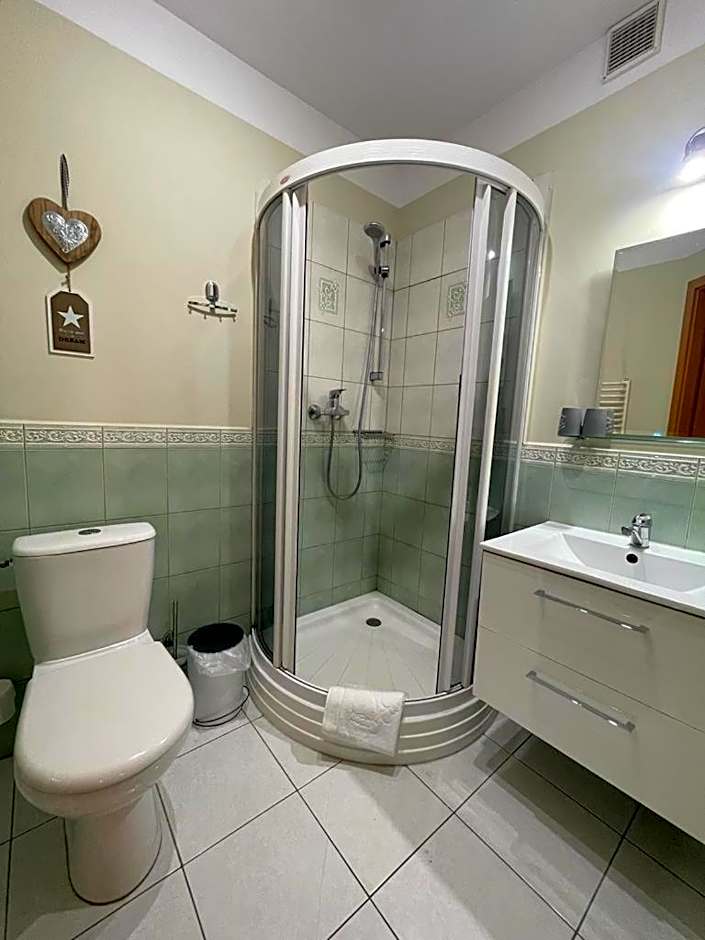 Villa Regina - Spokojna okolica - 100 metrów od lasu - blisko szpitala