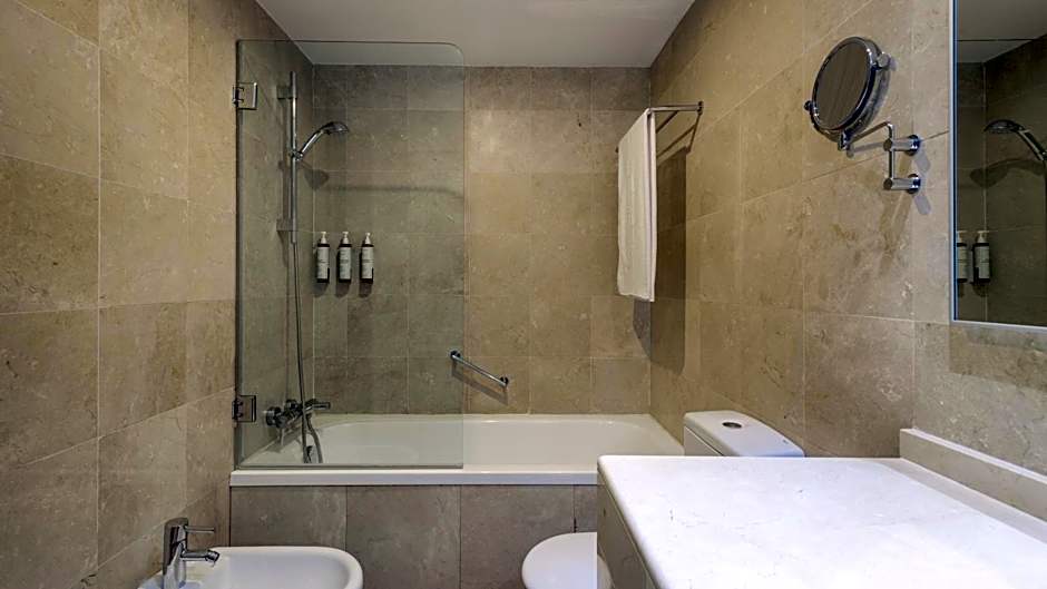 AC Hotel by Marriott Victoria Suites