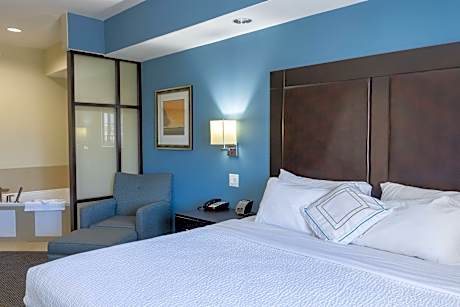 Studio, Queen, Whirlpool