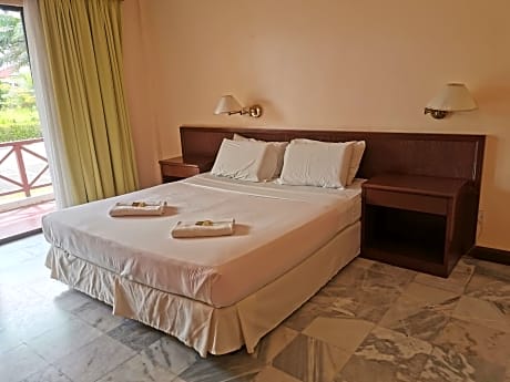 OYO 89972 Borneo Paradise Beach Hotel