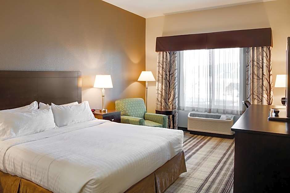 Holiday Inn Express & Suites Nevada By IHG
