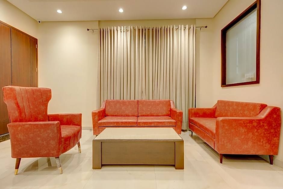 Collection O Ovel Hotel Grand