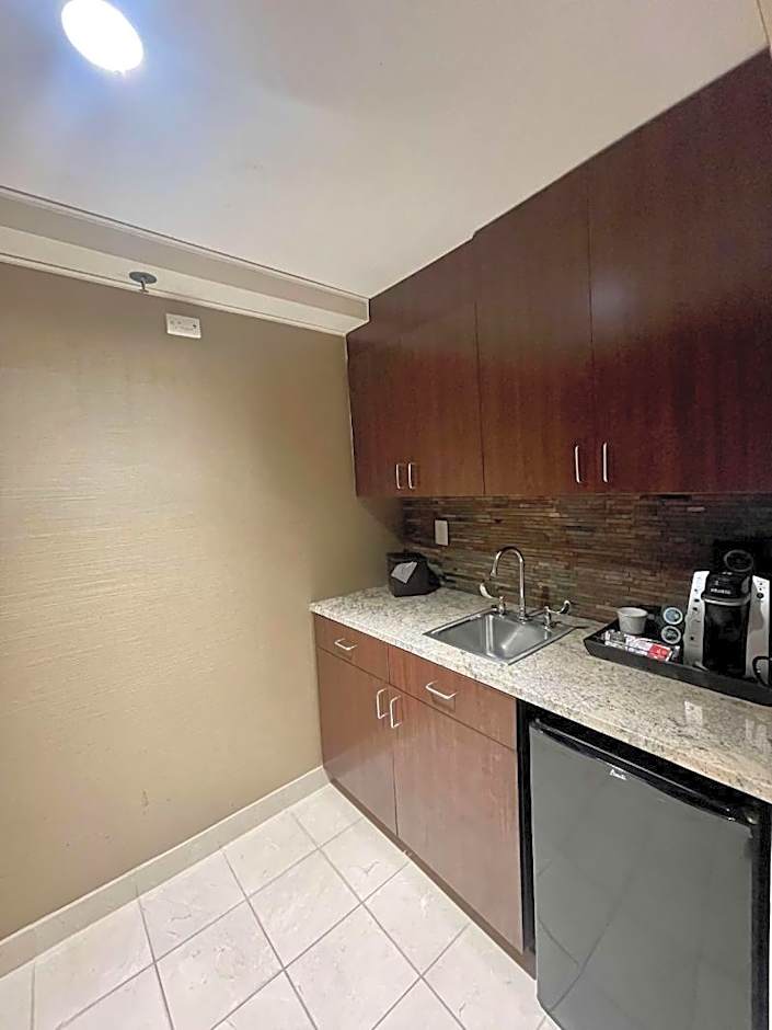 Brandywine Plaza Hotel