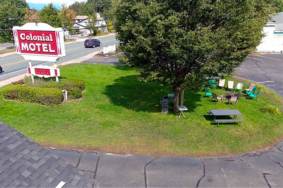 Colonial Motel