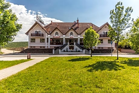 M1 Szekér Csárda Hotel és Étterem
