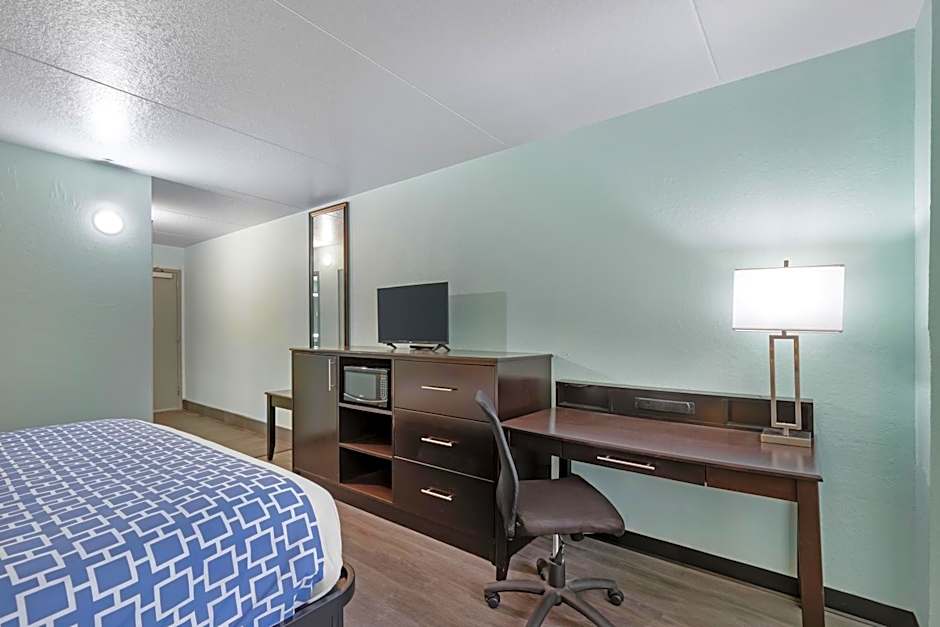 Clarion Inn Des Moines Airport