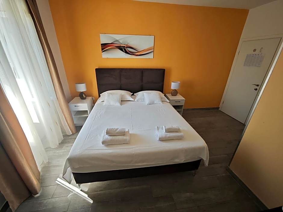 Nirvana Rooms & Apartments