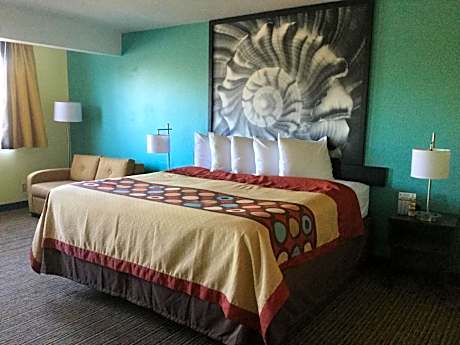 Deluxe King Room - Non-Smoking