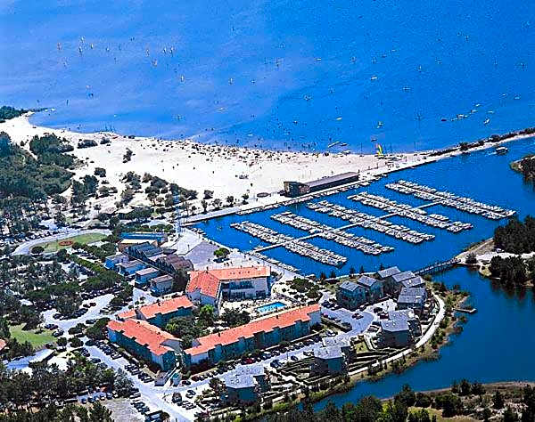 260 lake waterfront holiday apartment with garden