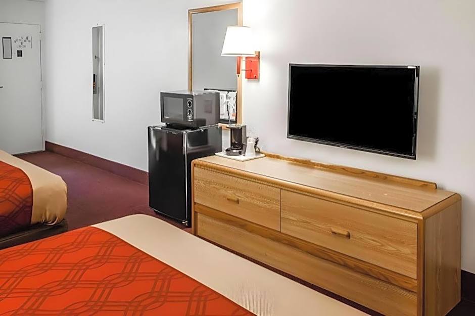Econo Lodge Truman Inn
