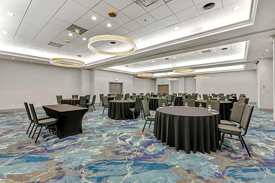 Holiday Inn & Suites Ottawa West - Kanata By IHG
