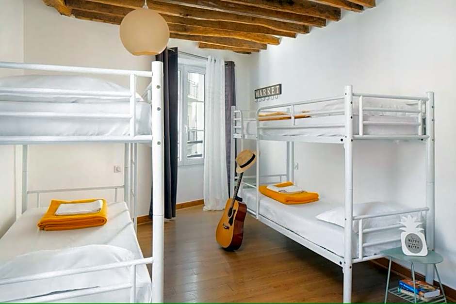 Le Village Montmartre by Hiphophostels