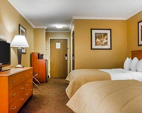 Clarion Hotel & Suites Riverfront