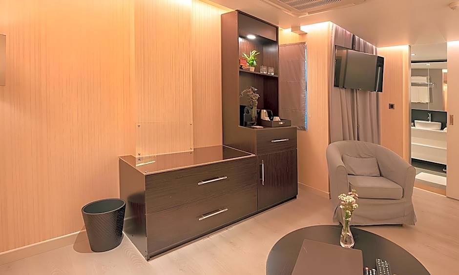 Amina Residency - Luxury Stay