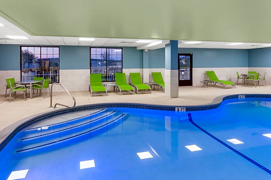 Holiday Inn Express Hotel & Suites Providence-Woonsocket