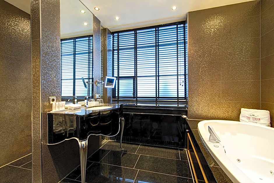 The Pavilions Amsterdam, The Toren