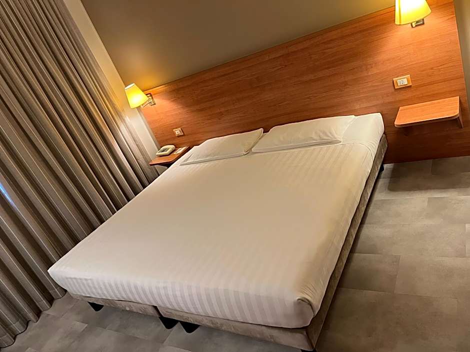 Hotel Re