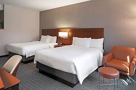 Queen Room with Two Queen Beds - Hearing Accessible