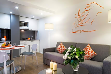 Deluxe Studio Room