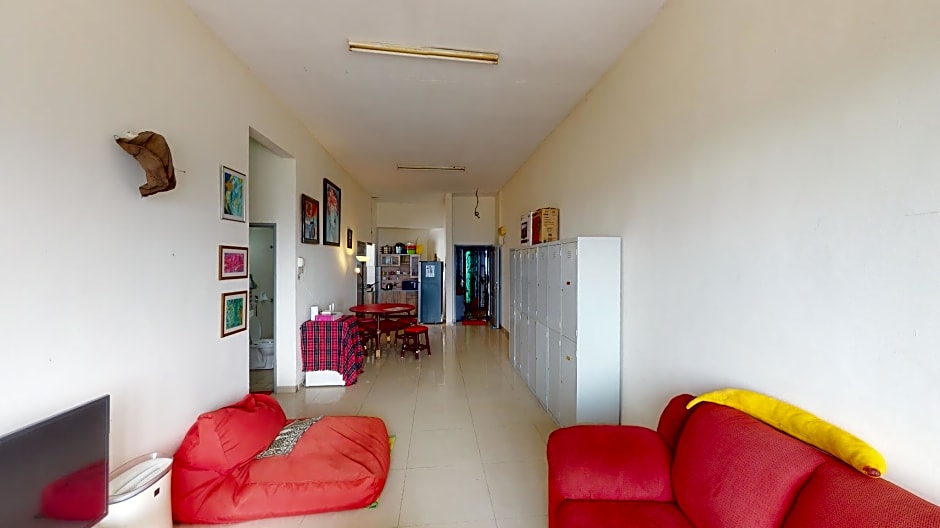 Monkey Mansion Putra Majestik