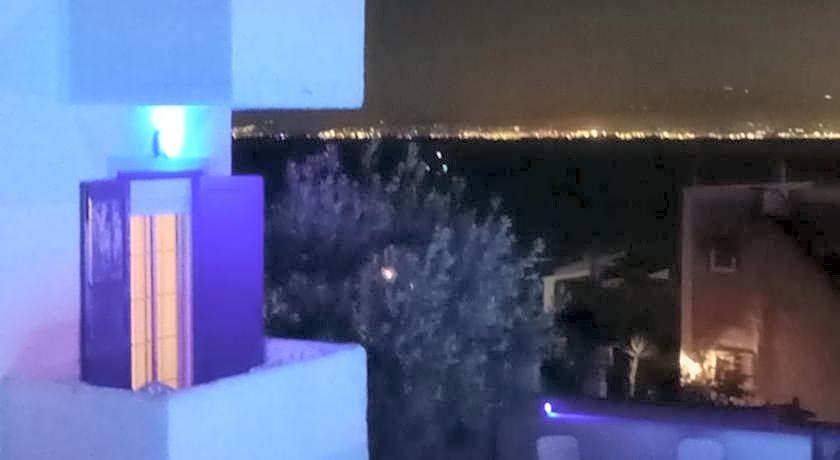 Blue Dolphin Studios and Apartment