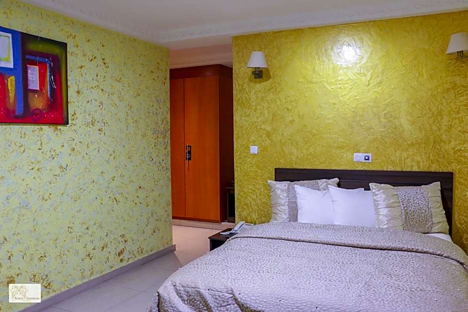 Noubou International Hotel AKWA