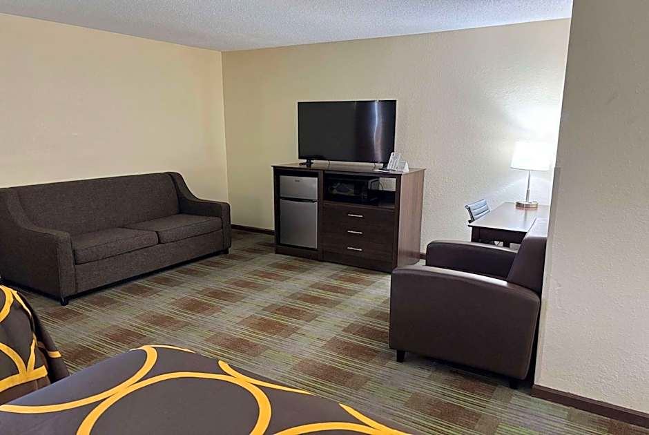 Super 8 by Wyndham Lincoln