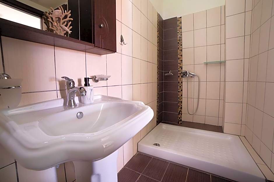 GoldenHill Studios&apartments