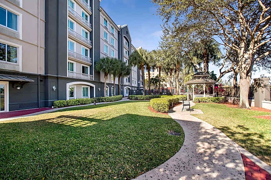 La Quinta Inn & Suites by Wyndham Fort Lauderdale Airport