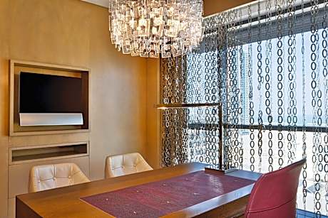 Royal Suite, Club Access, Suite, 1 King