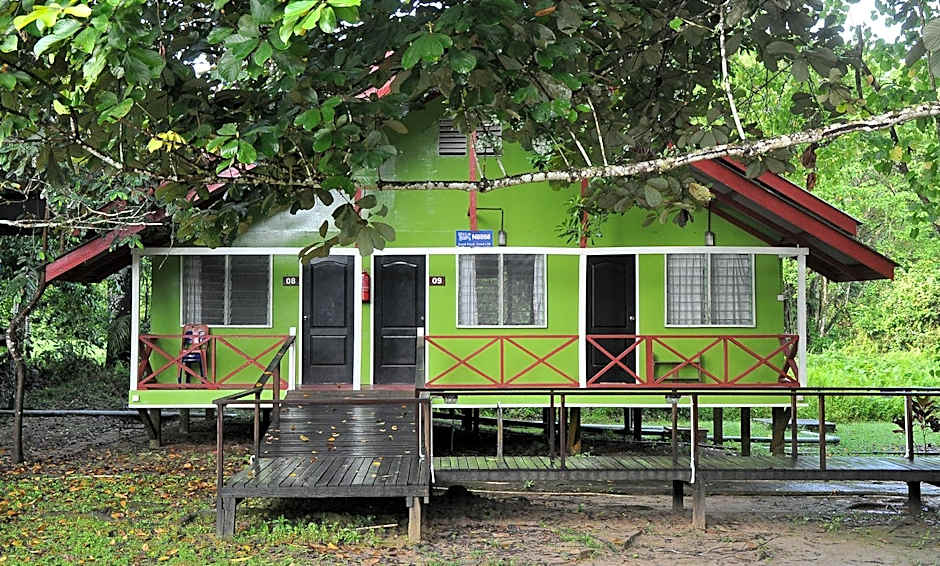 Sukau Greenview Bed and Breakfast