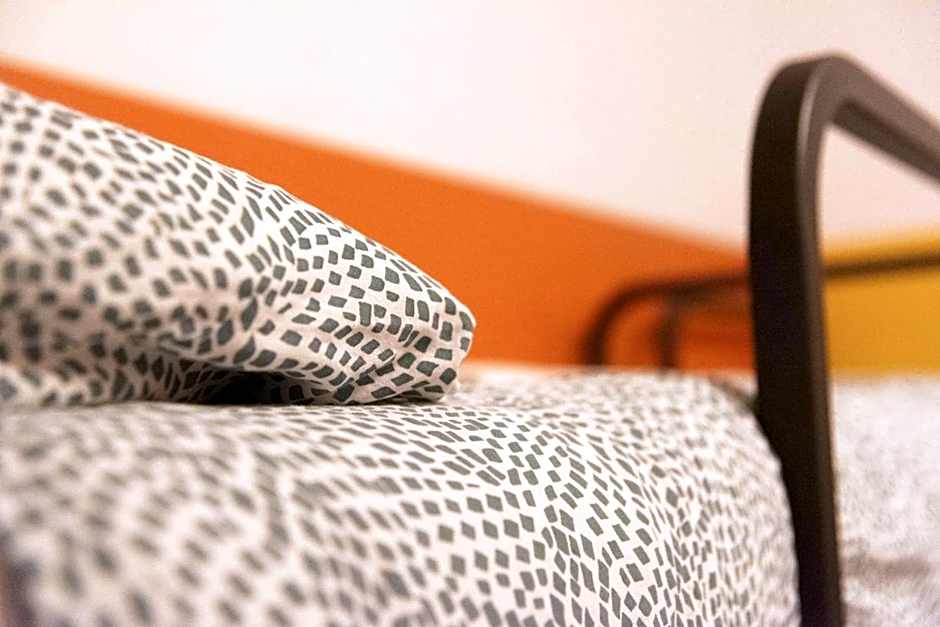 Sunflower Beach Backpacker Hostel & Bar