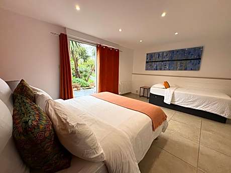 Quadruple Room with Private Bathroom