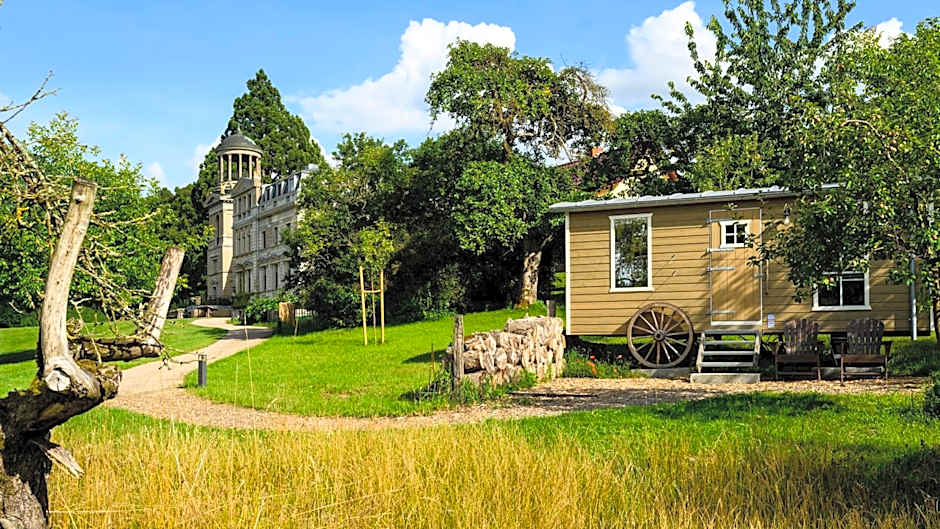 Schloss Kaarz mit Park