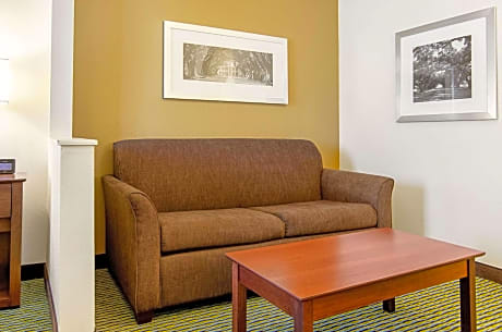 King Suite with Sofa Bed - Non-Smoking
