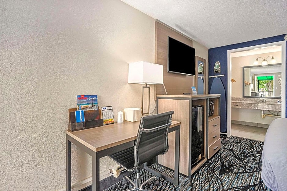 Rodeway Inn Grand Haven