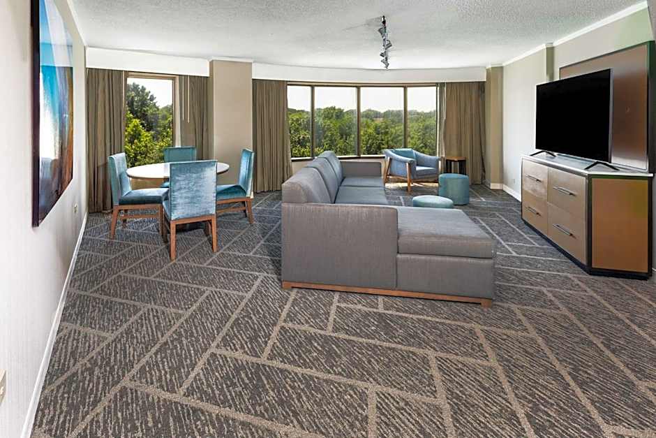 DoubleTree by Hilton Tulsa - Warren Place