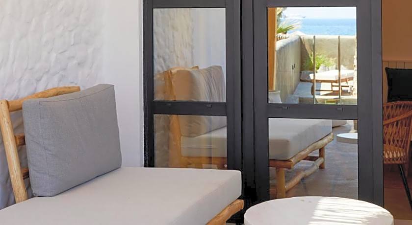 Oscar Beachfront Suites