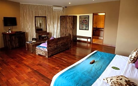 Two-Bedroom Family Suite with Free Voucher Rafting in Ubud