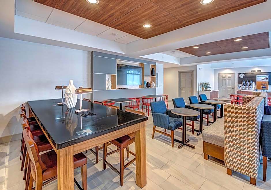 Holiday Inn Express Woodbridge By IHG