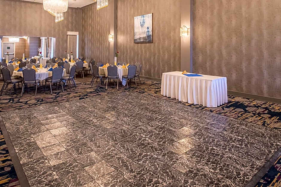 DoubleTree by Hilton Hotel Utica