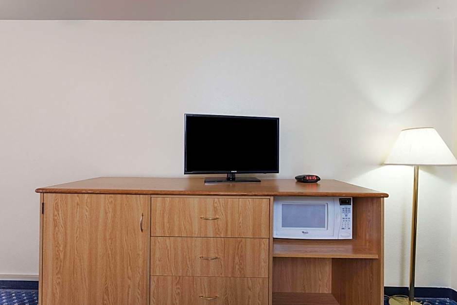 Days Inn by Wyndham Anaheim West