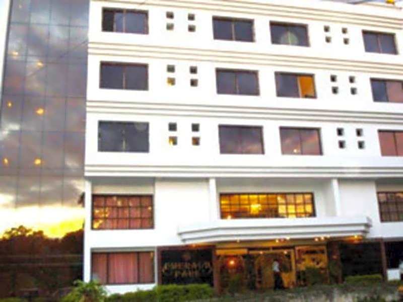 Hotel Emerald Park