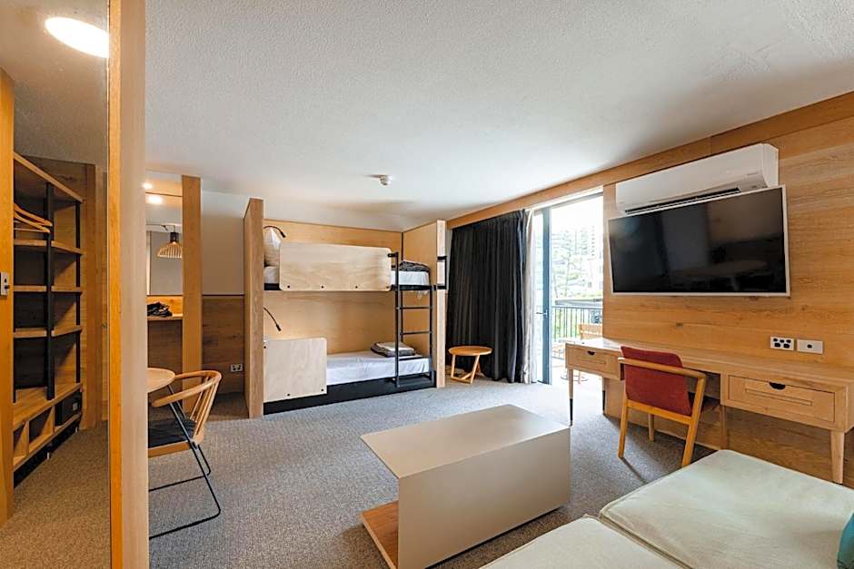 Bunk Surfers Paradise 18-35 Backpacker Hostel