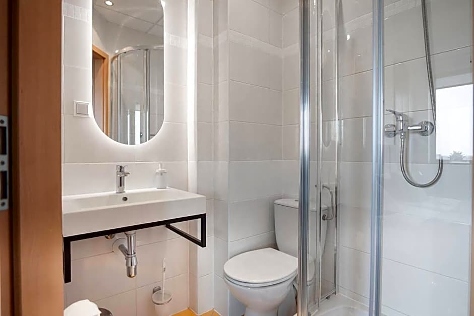 Sapphire Hotel Rooms Lechicka