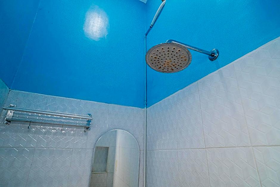 RedDoorz near Matahari Singosaren Solo