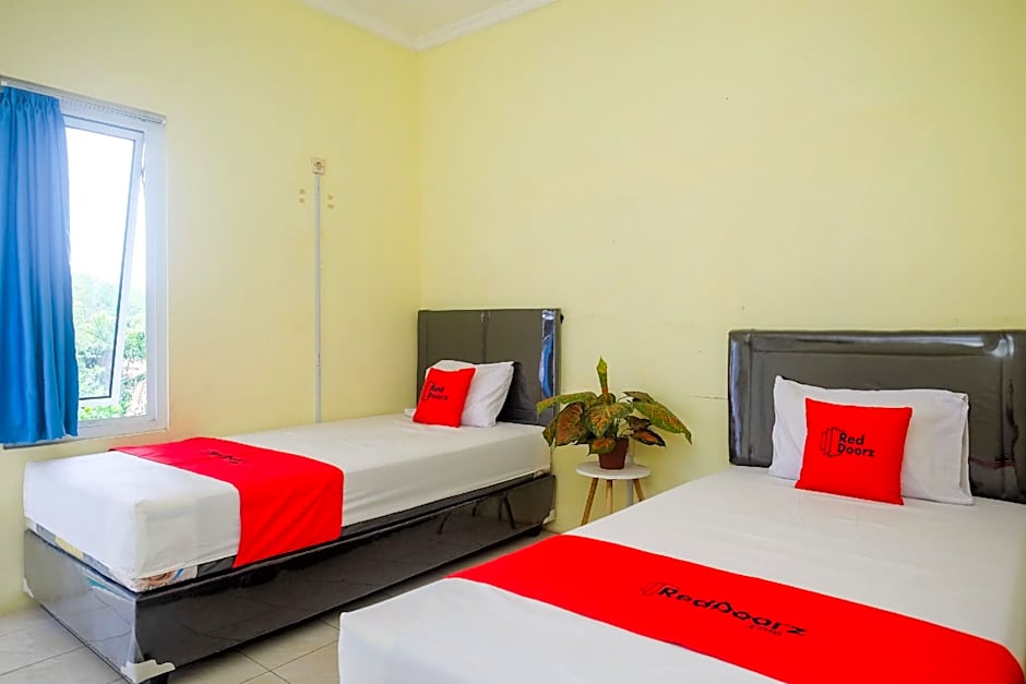 RedDoorz near RS Permata Medika Ngaliyan Semarang