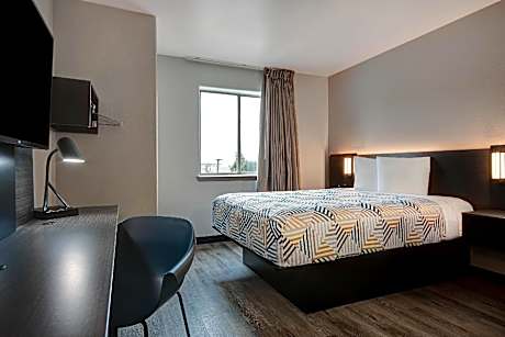 1 Queen Bed | Mobility Accessible Tub Nsmk